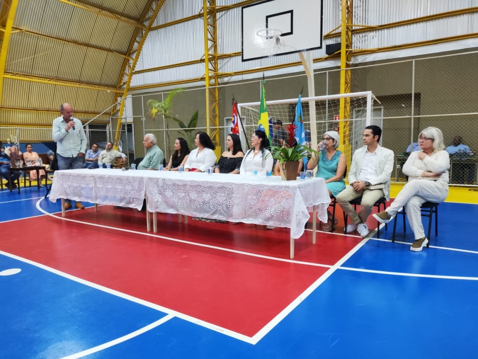 Prefeitura inaugura quadra poliesportiva na EMEF Lucas Thomas Menk