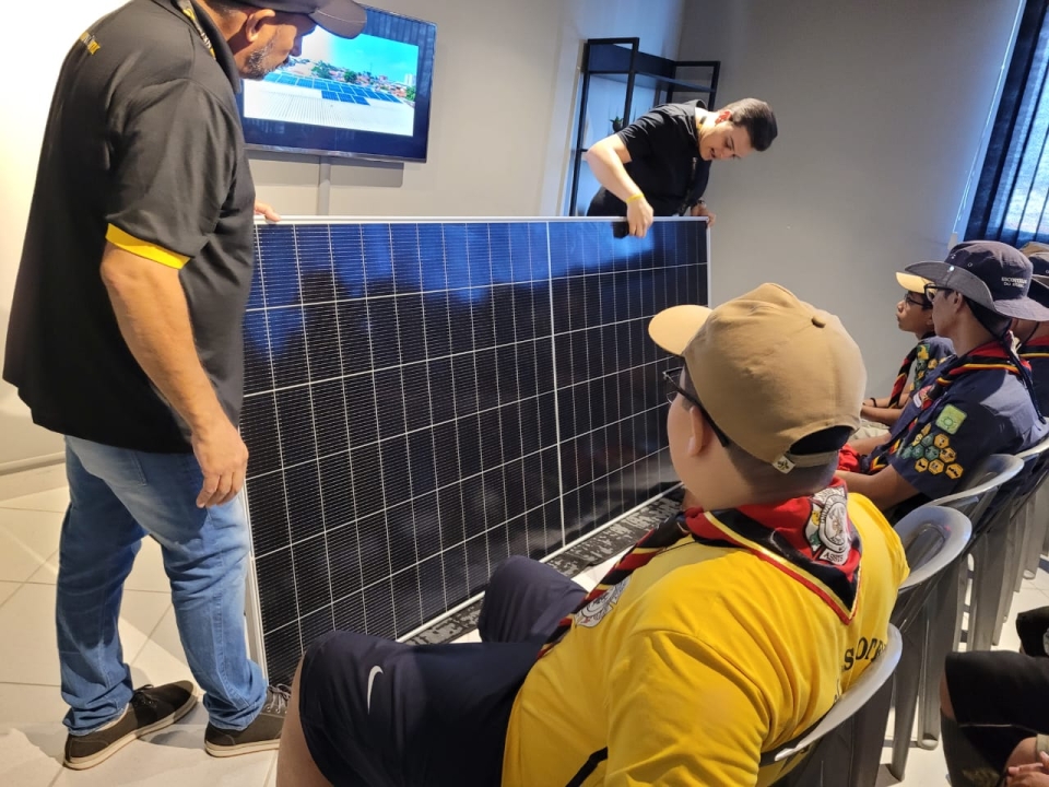Prefeitura promove palestra sobre energia limpa para Escoteiros