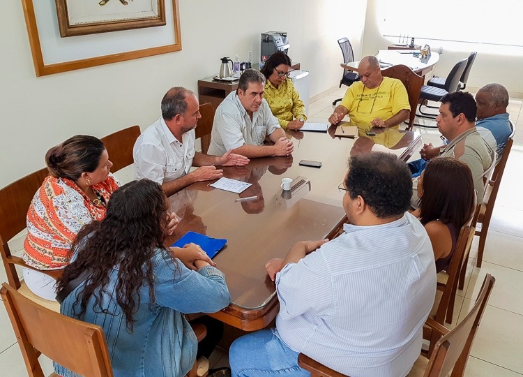 Prefeito José Fernandes e vice Márcio Veterinário receberam nesta quinta-feira, 11