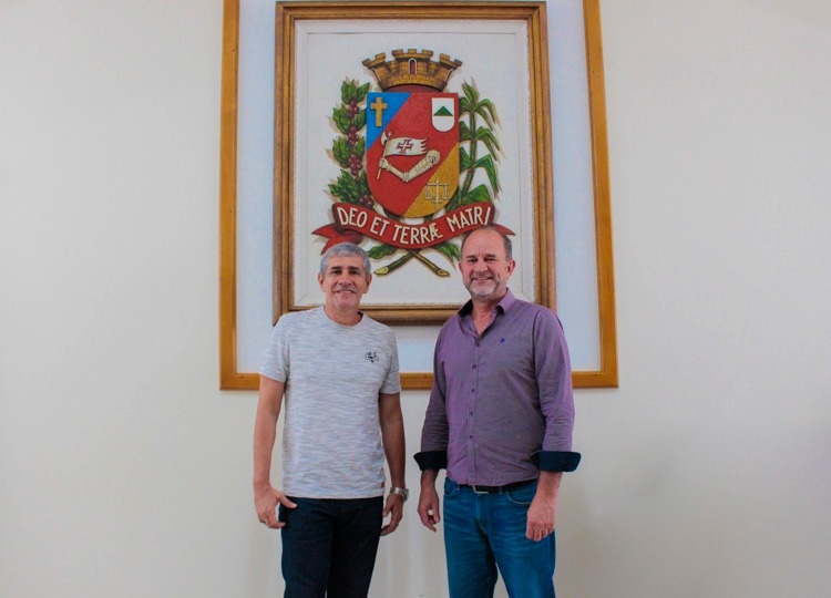 Prefeito recebe visita do assisense Rodnei Paes