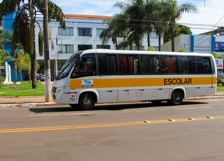 Prefeitura cede ônibus escolares para o transporte público de Assis