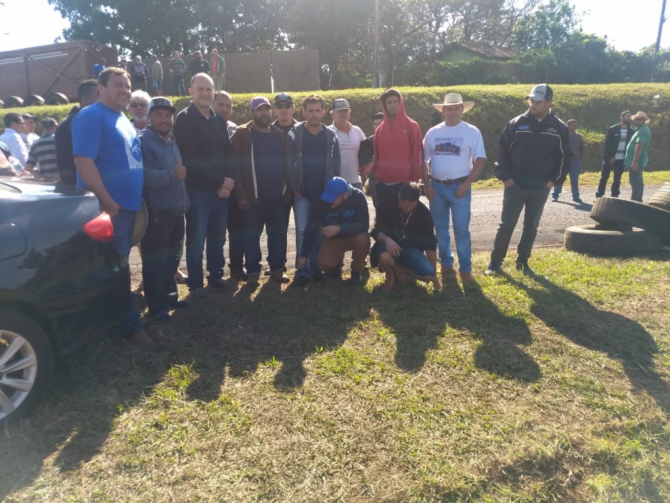 Prefeito visita ação de caminhoneiros em Assis