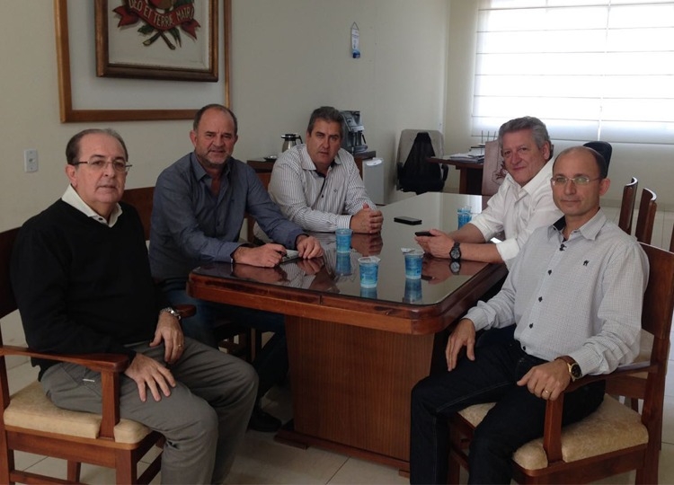 Prefeito e vice recebem visita do presidente do SinComerciários