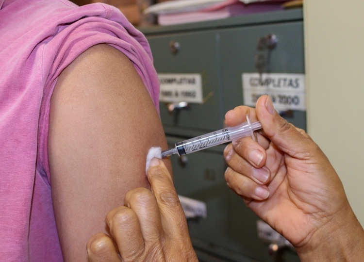 Atenção às vacinas de crianças e adolescentes