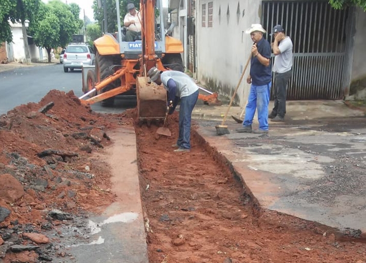 Obras em sarjetão 