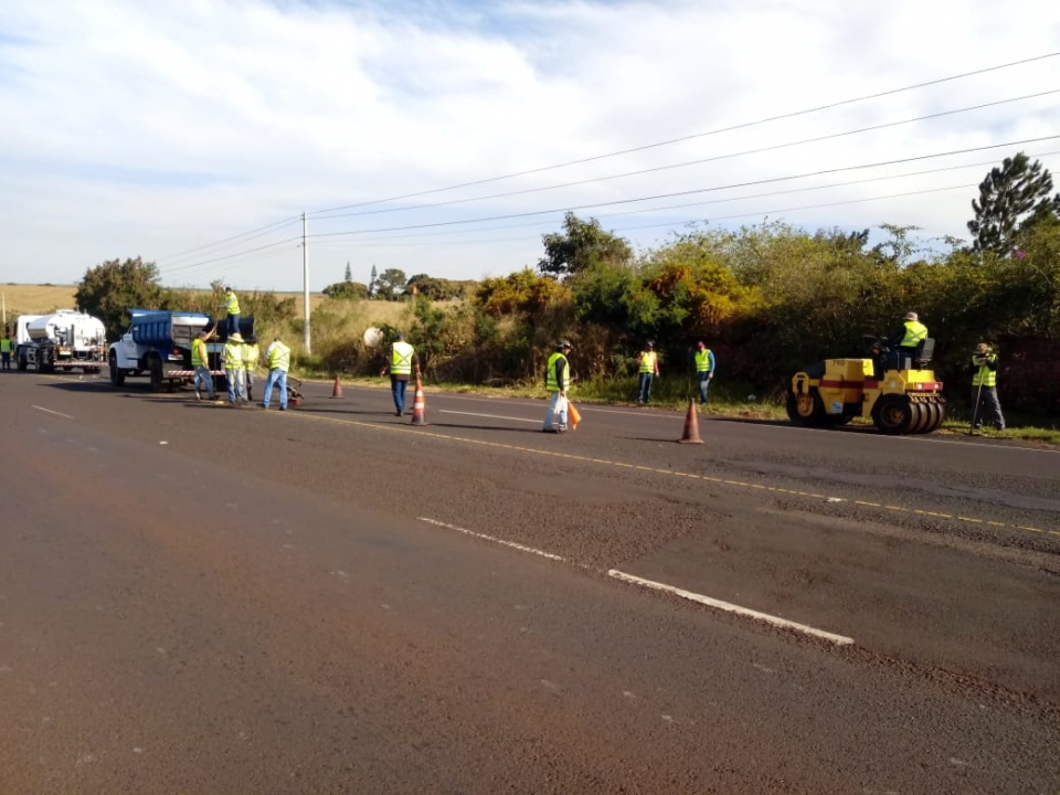 Operação tapa buracos na Avenida Benedito Pires