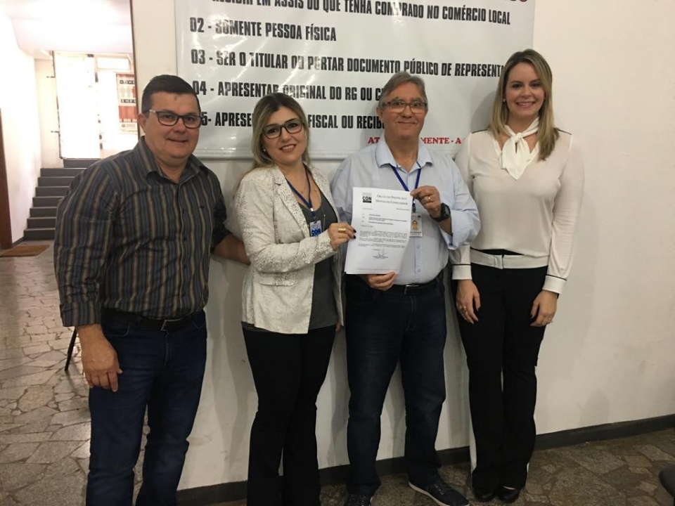 Assessor do diretor Procon-SP visita órgão em Assis