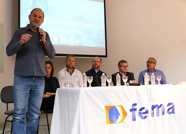 Prefeito recepciona novos alunos de medicina da FEMA