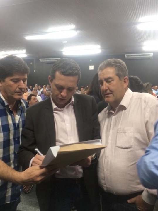 Vice-prefeito Márcio Veterinário participa de encontro da UNIPONTAL e solicita recursos para Assis