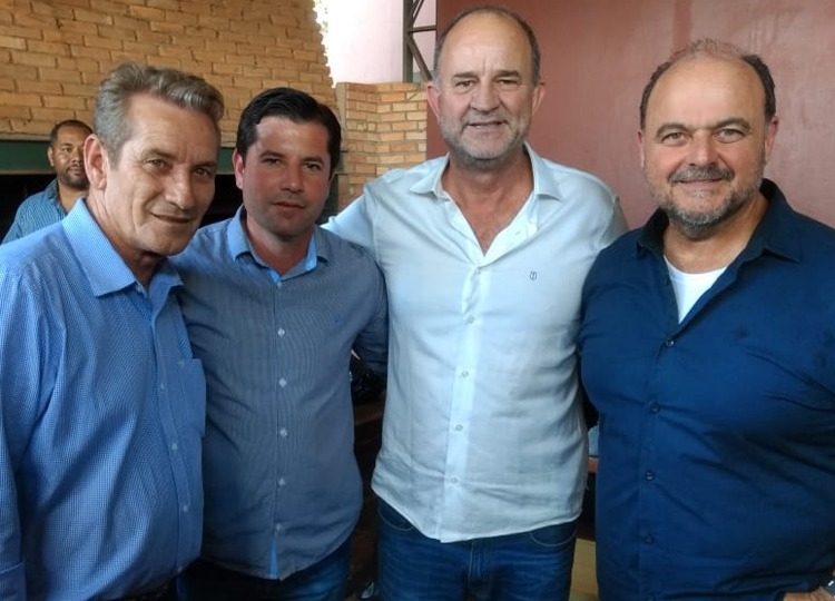 Prefeito se encontra com deputados na região de Rancharia
