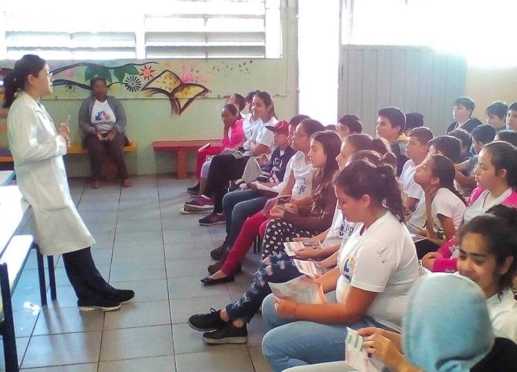 Orientações à saúde na escola Leny Barros