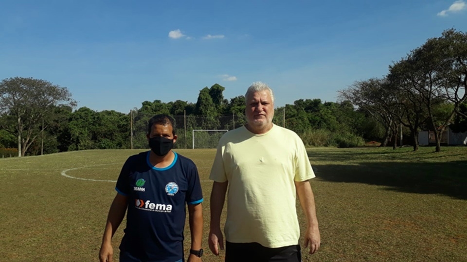 Campinho dos Comerciários é revitalizado para prática de futebol e voleibol