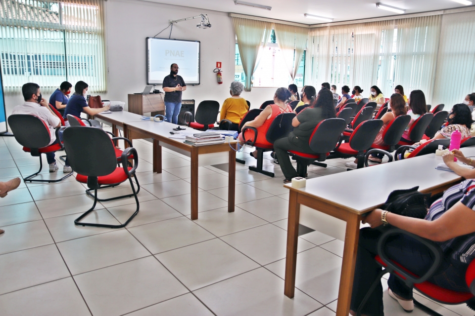 Educação promove encontro com merendeiras visando retorno das aulas presenciais nas creches no próximo dia 5