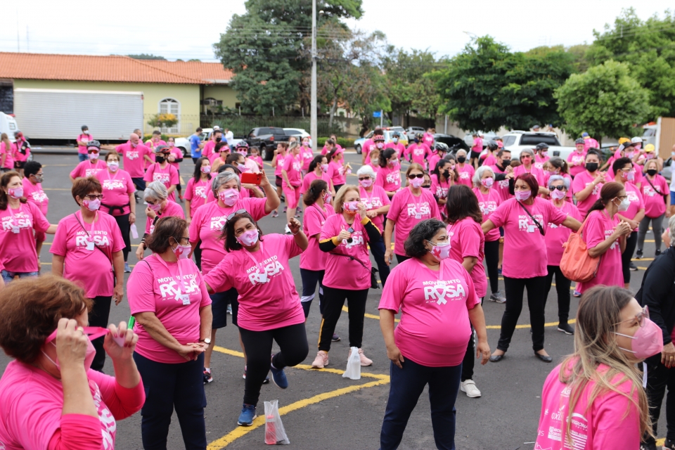 Movimento Rosa: Grande evento rumo ao ‘novo normal’ é sucesso, reúne numeroso público na Praça da Mocidade e arrecada alimentos à Casa de Apoio em Jaú