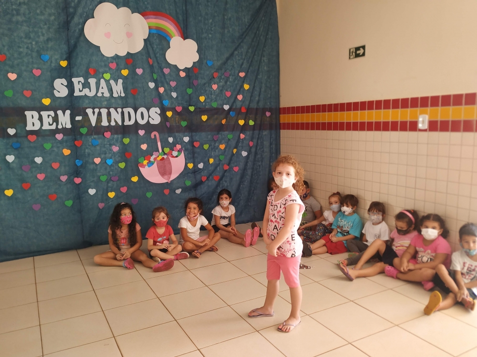 EDUCAÇÃO EM MOVIMENTO: Prefeito José Fernandes e secretária Dulce de Andrade prestigiam volta as aulas na Rede Municipal de Ensino
