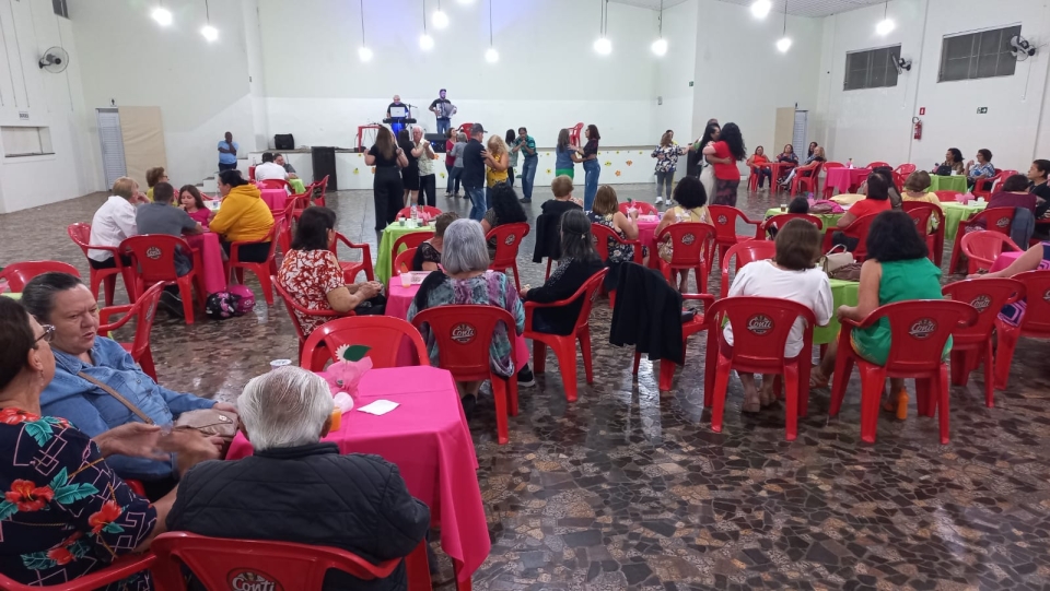 Assistência Social realiza Baile da Primavera para idosos beneficiários dos serviços da pasta