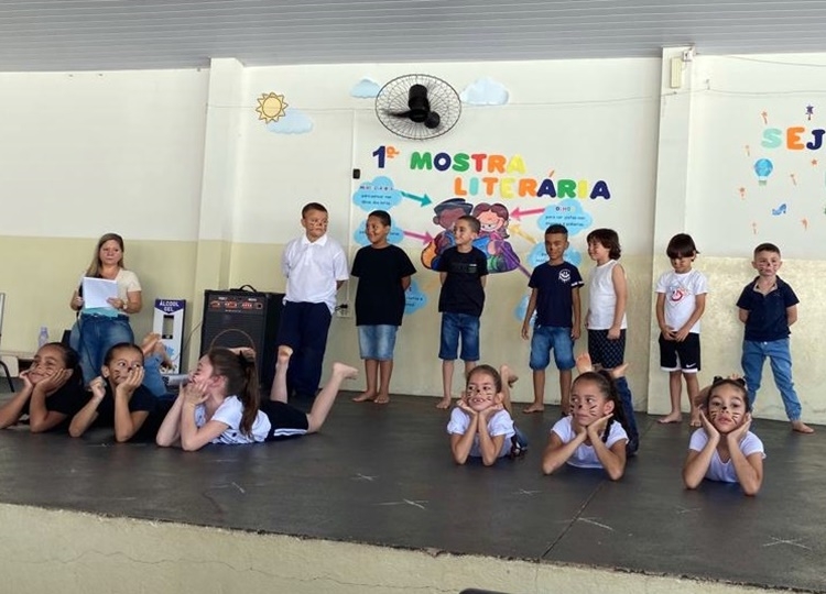 Escolas municipais Hilda Miras e Maria Adilecta realizam mostras literárias