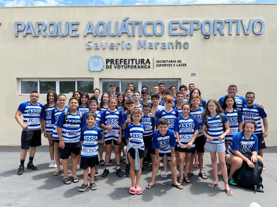 Nadadores de Assis conquistam o ouro no Campeonato Estadual