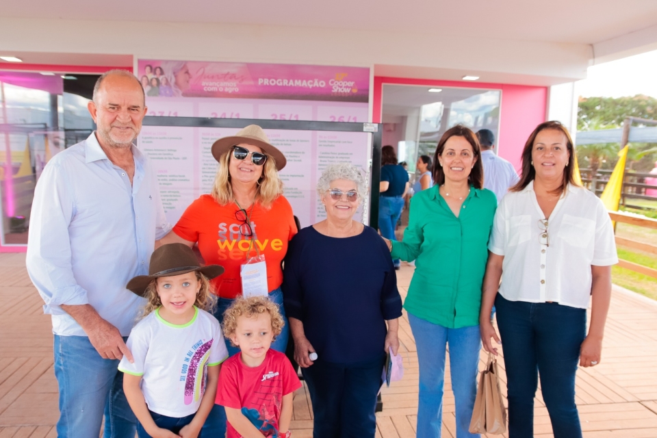 Gestores municipais prestigiam expositores na 17ª Coopershow em Cândido Mota