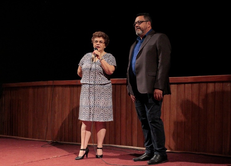 A homenagem se deu em função do Dia do Professor e foi realizada nesta segunda-feira, 16