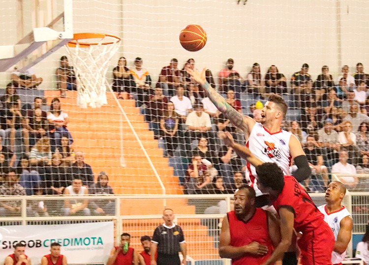 Basquete Assis vence Iepê e se classifica para a próxima fase