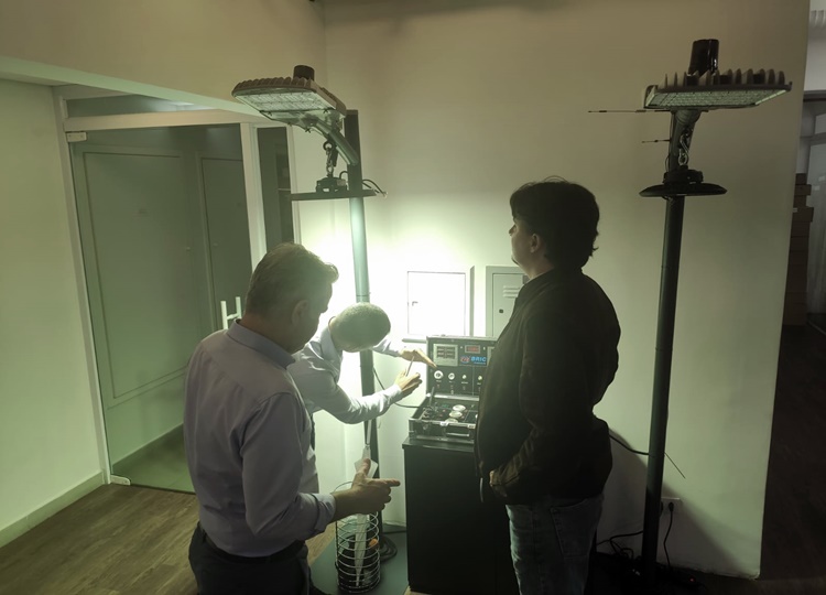 Empresa responsável pela iluminação pública finalizará troca de todas as luminárias até o final do ano