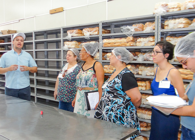 Cozinha Piloto recebe visita da atual gestão do CAE