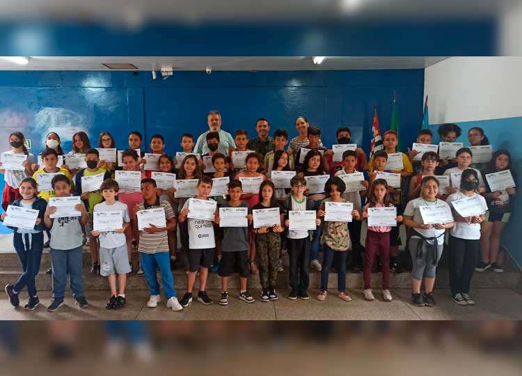 Alunos da rede municipal recebem certificados do Programa Natureza Viva