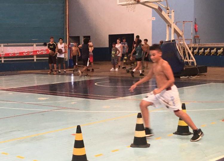 Prefeitura oferece aulas gratuitas de Basquete