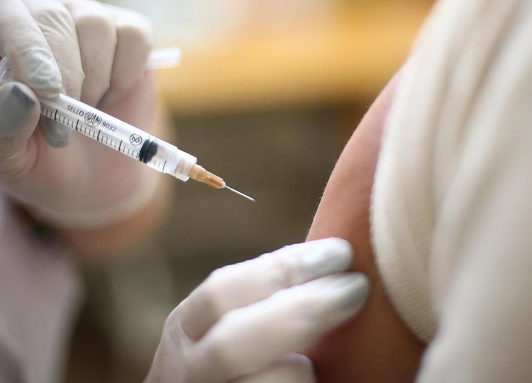 Vacina contra gripe é prorrogada e aberta para a população em geral