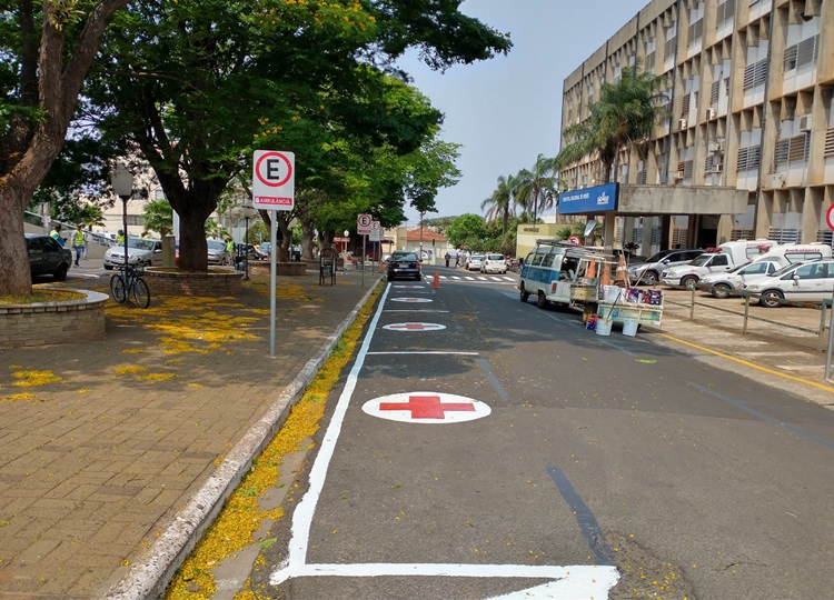 Prefeitura realiza repintura da sinalização do núcleo hospitalar (Santa Casa e Hospital Regional)