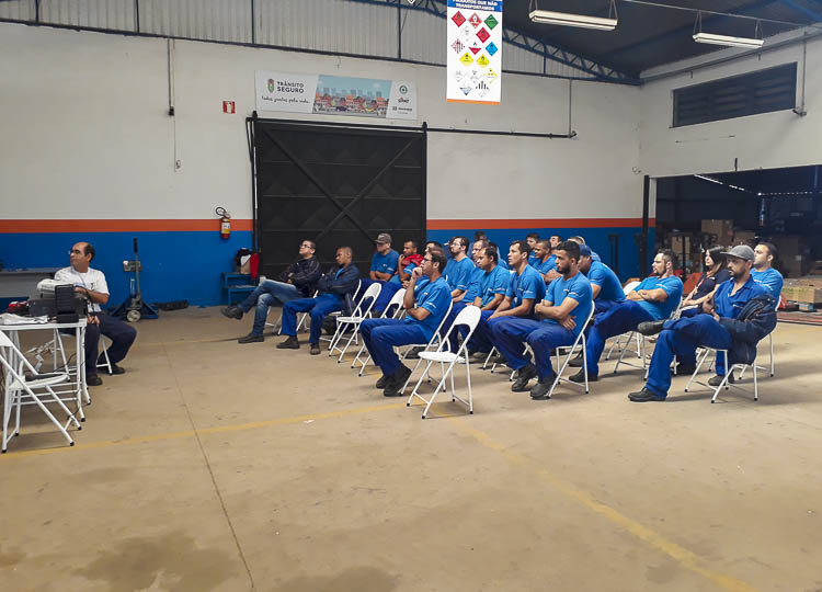 Departamento de Trânsito em Assis realiza palestra em comemoração ao Dia do Pedestre