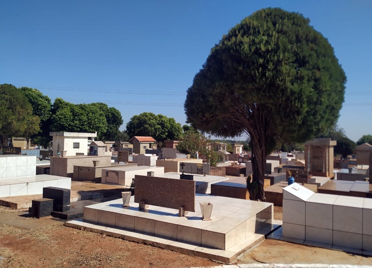 Cemitério de Assis convoca responsáveis por sepulturas para regularização cadastral