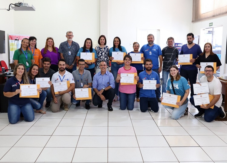 Servidores Municipais recebem certificados de reconhecimento profissional