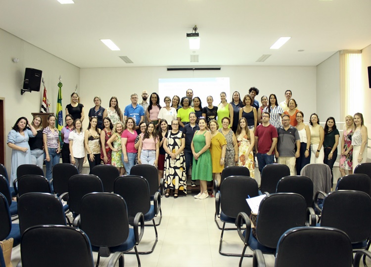 Servidores da Rede de Proteção Infantojuvenil de Assis participam de capacitação