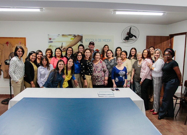 Escola de Moda do Fundo Social forma 27 alunas