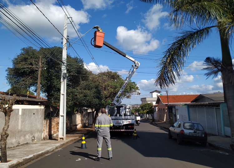 INFRAESTRUTURA EM MOVIMENTO: Stylux intensifica troca de luminárias em Assis