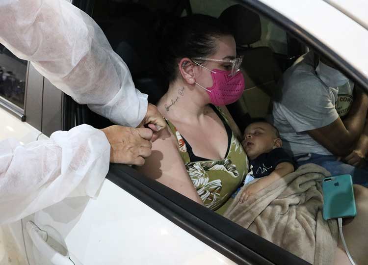 SAÚDE EM MOVIMENTO: Saúde realiza drive para vacinar contra COVID-19 e contra a gripe nessa quarta-feira, 27