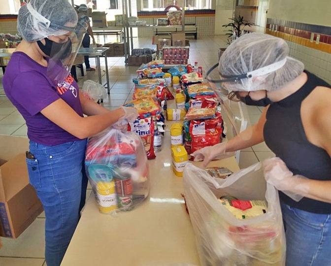 Educação dá continuidade na entrega dos kits de alimentos secos, hortifruti, leite e iogurte aos alunos da Rede Municipal