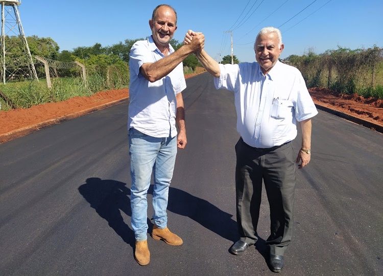 Asfalto da Avenida Antonino José de Carvalho (Estrada da Pinga) é concluído