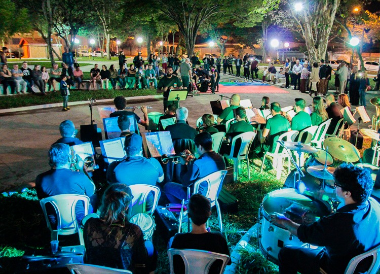 Prefeitura entrega Praça da Bíblia reformada