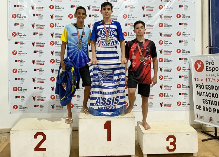 Nadadores de Assis se destacam na final estadual do Pró Esporte Natação