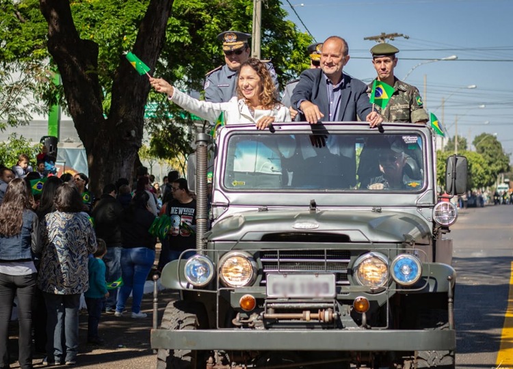 Desfile Cívico reúne numeroso público com diversas apresentações na Davi Passarinho
