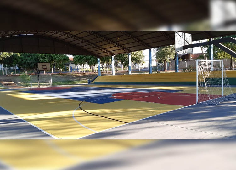 Prefeitura revitaliza quadra esportiva do Bairro Assis III