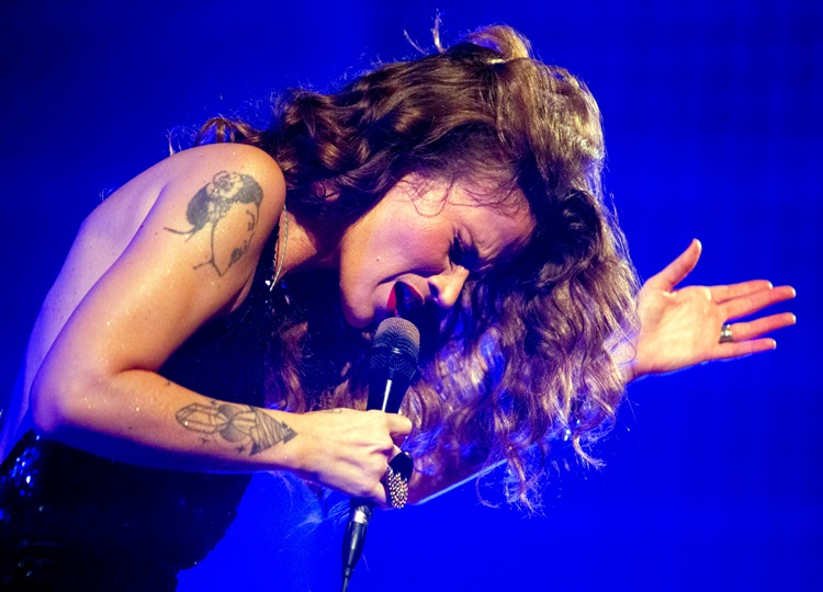 Assis recebe o Circuito Sesc de Artes, com show de Ana Cañas cantando Belchior