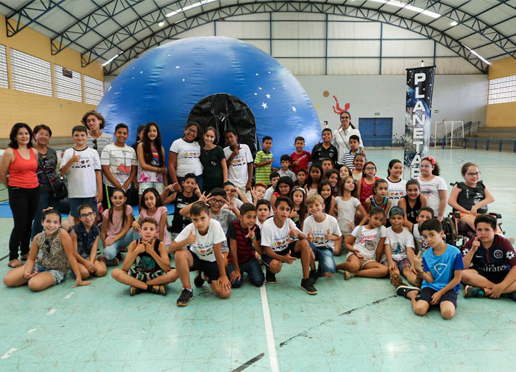 Alunos da Rede Municipal se encantam com Planetário Móvel