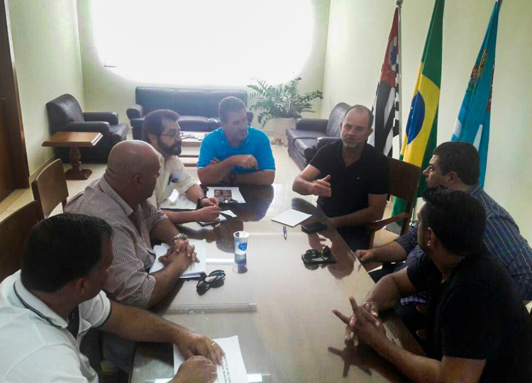 Taxistas de Assis solicitam criação de lei que regulamente serviços no Município