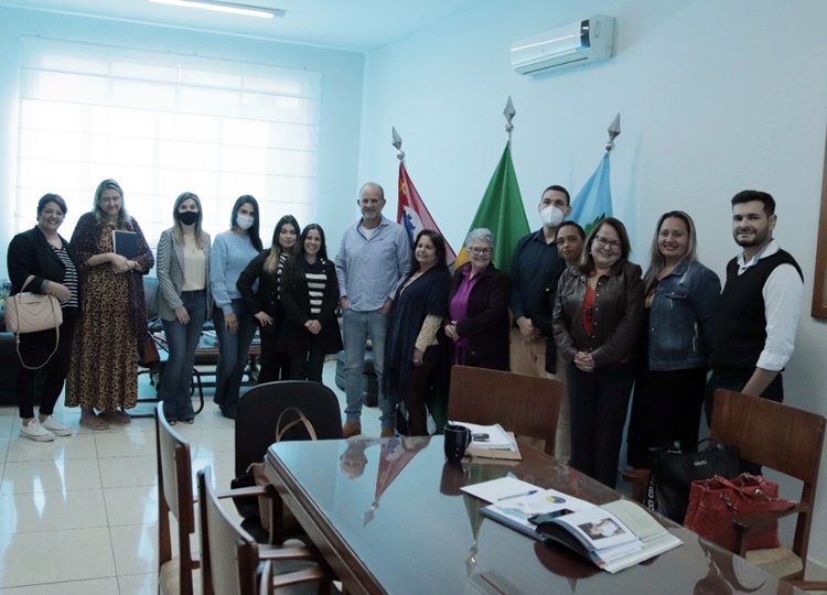 EDUCAÇÃO EM MOVIMENTO: prefeito José Fernandes recepciona novos profissionais da Rede Municipal de Ensino de Assis