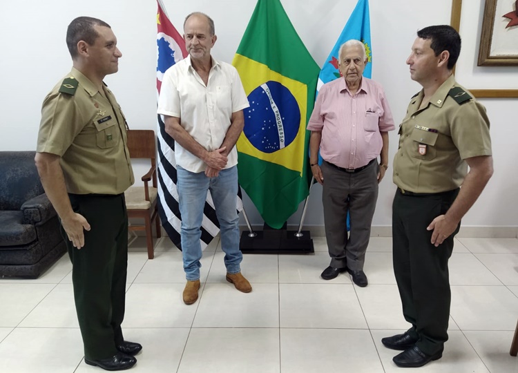 Prefeito e vice prestigiam cerimônia que marca a transição no Tiro de Guerra 02-046 em Assis