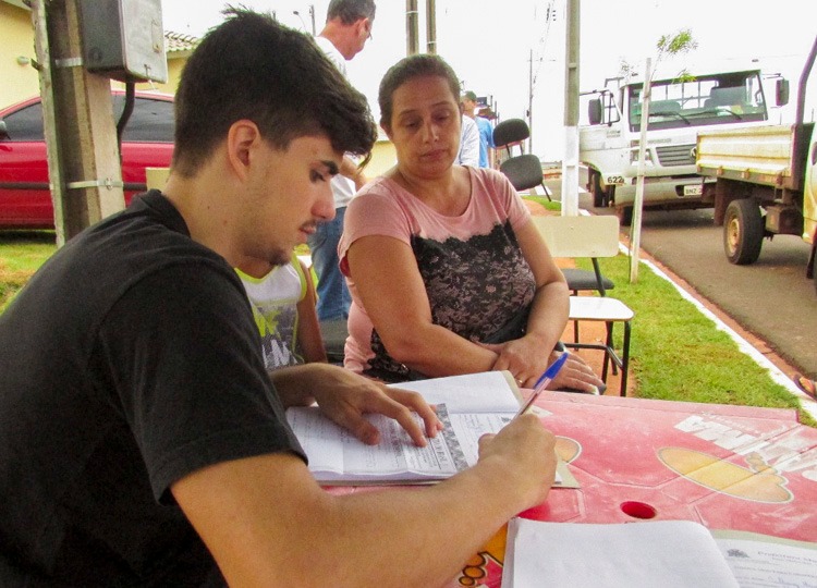Educação instala posto para cadastro de alunos no Residencial Pacaembu